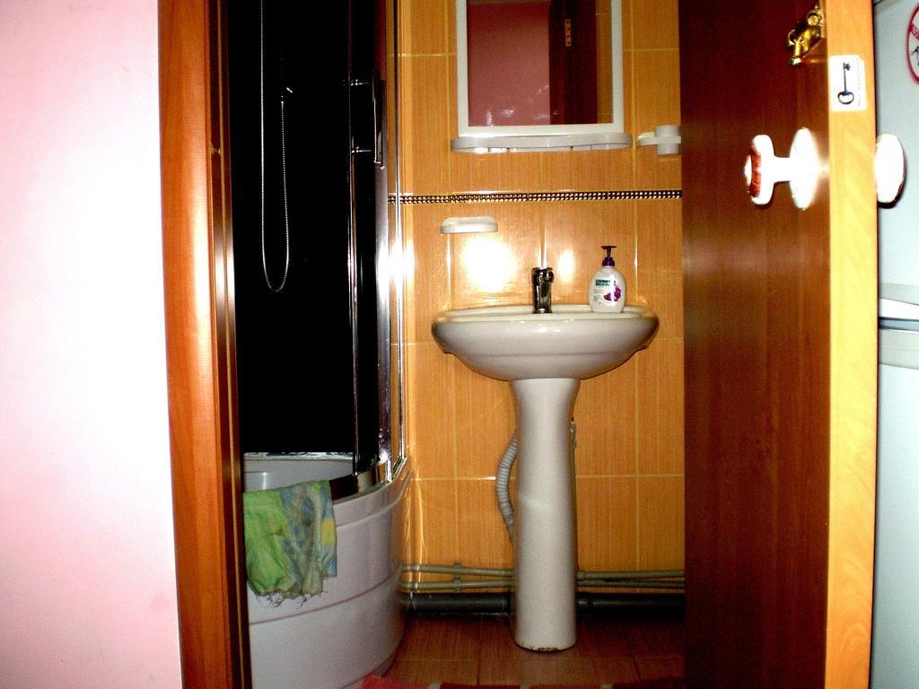 2 Комнаты 4 Дивана Чкалова-Садовая "Сити Центр" 2 Этаж Wi-Fi 2 Этажный Отдельный Дом 尼古拉耶夫 客房 照片